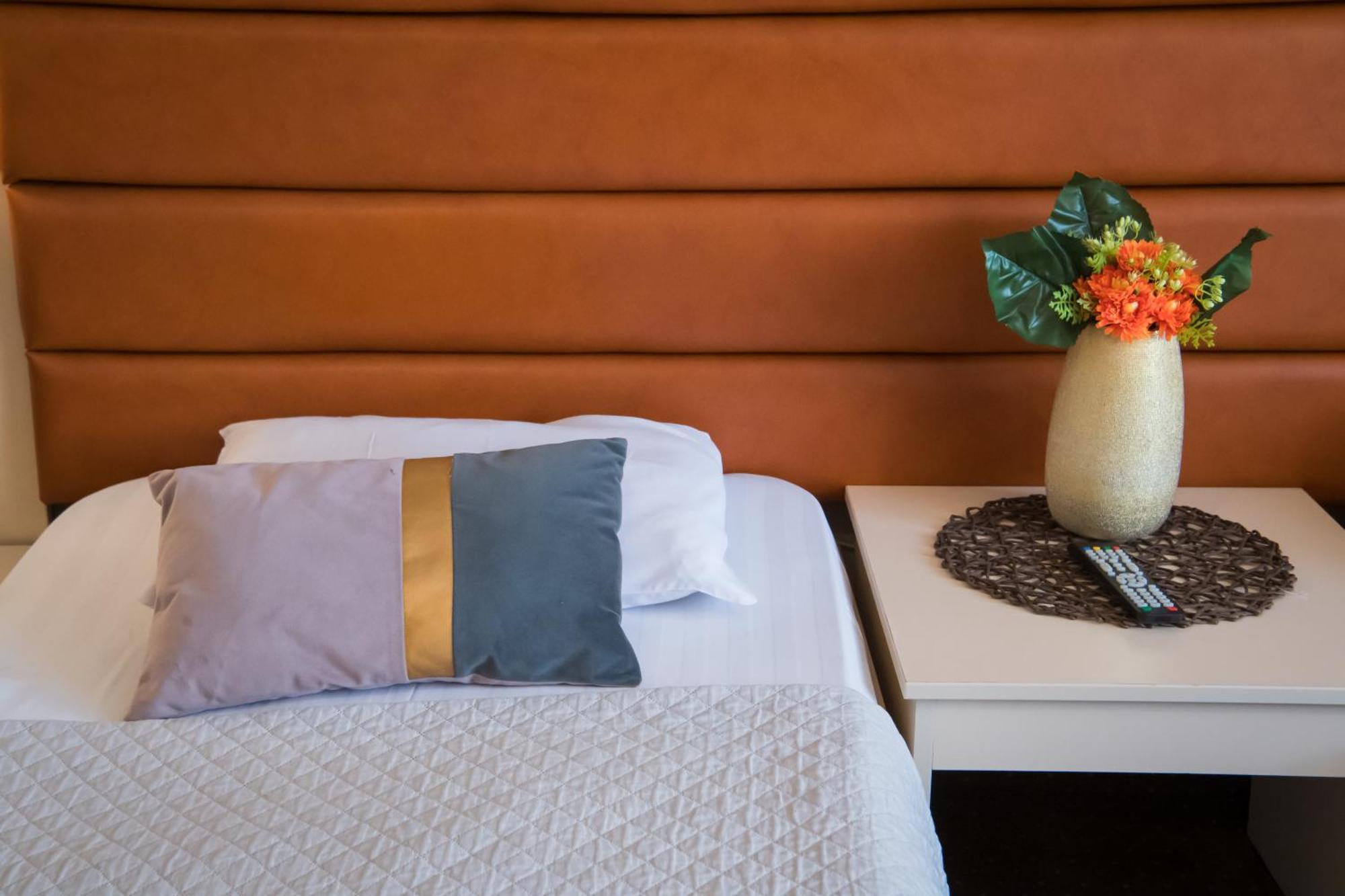 Mbi Travel Inn Κραϊόβα Εξωτερικό φωτογραφία