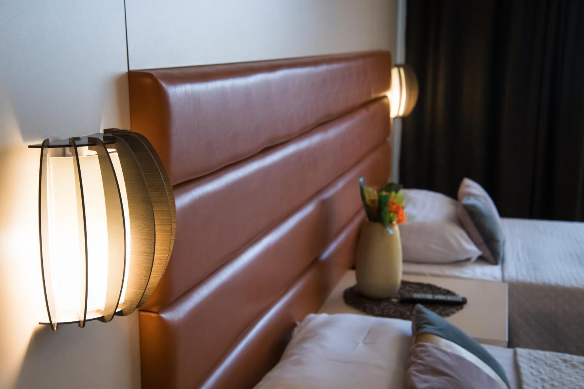Mbi Travel Inn Κραϊόβα Εξωτερικό φωτογραφία