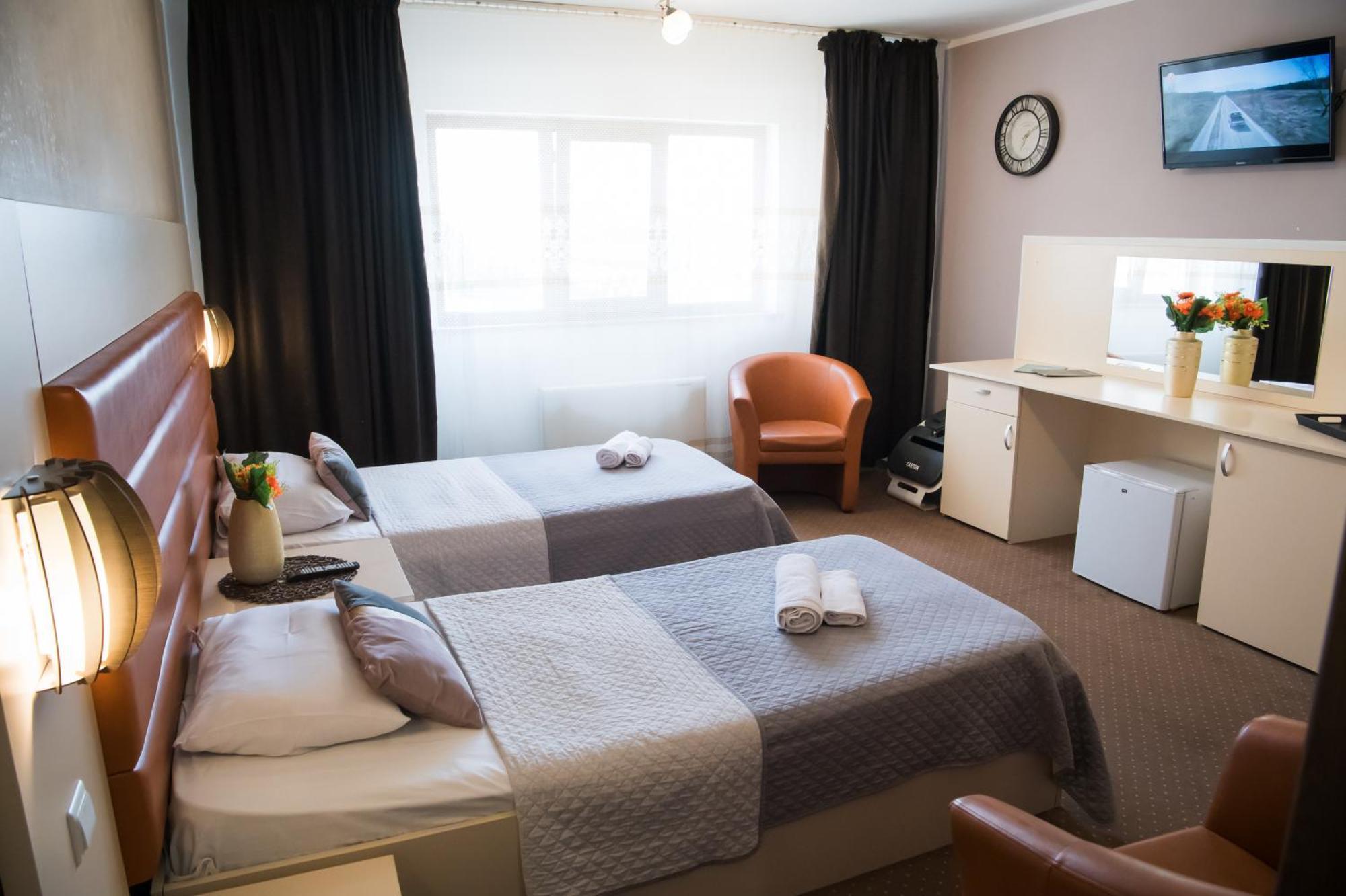 Mbi Travel Inn Κραϊόβα Εξωτερικό φωτογραφία