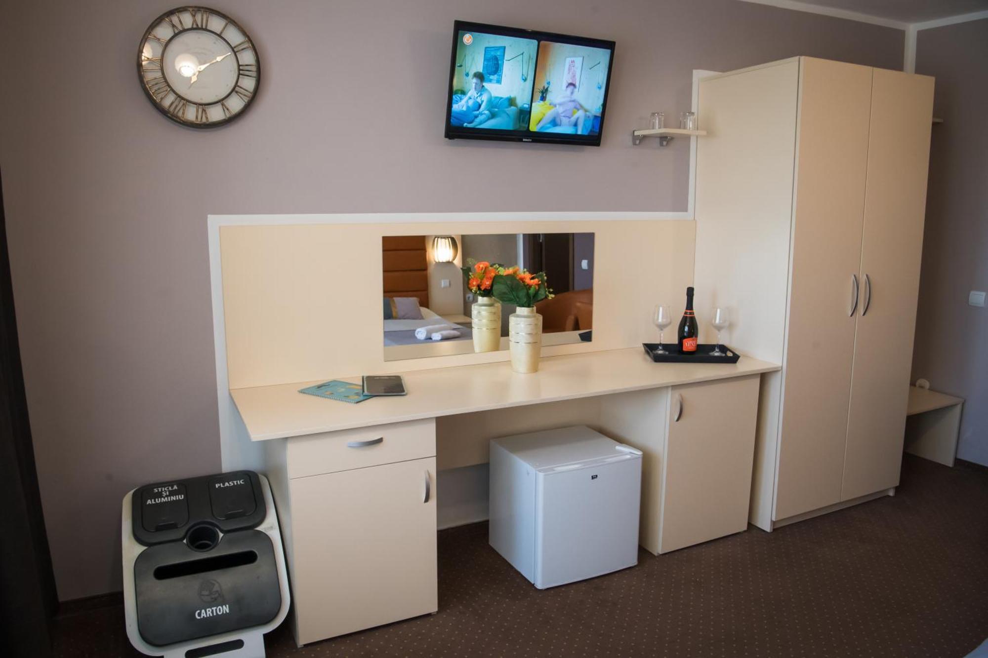 Mbi Travel Inn Κραϊόβα Εξωτερικό φωτογραφία