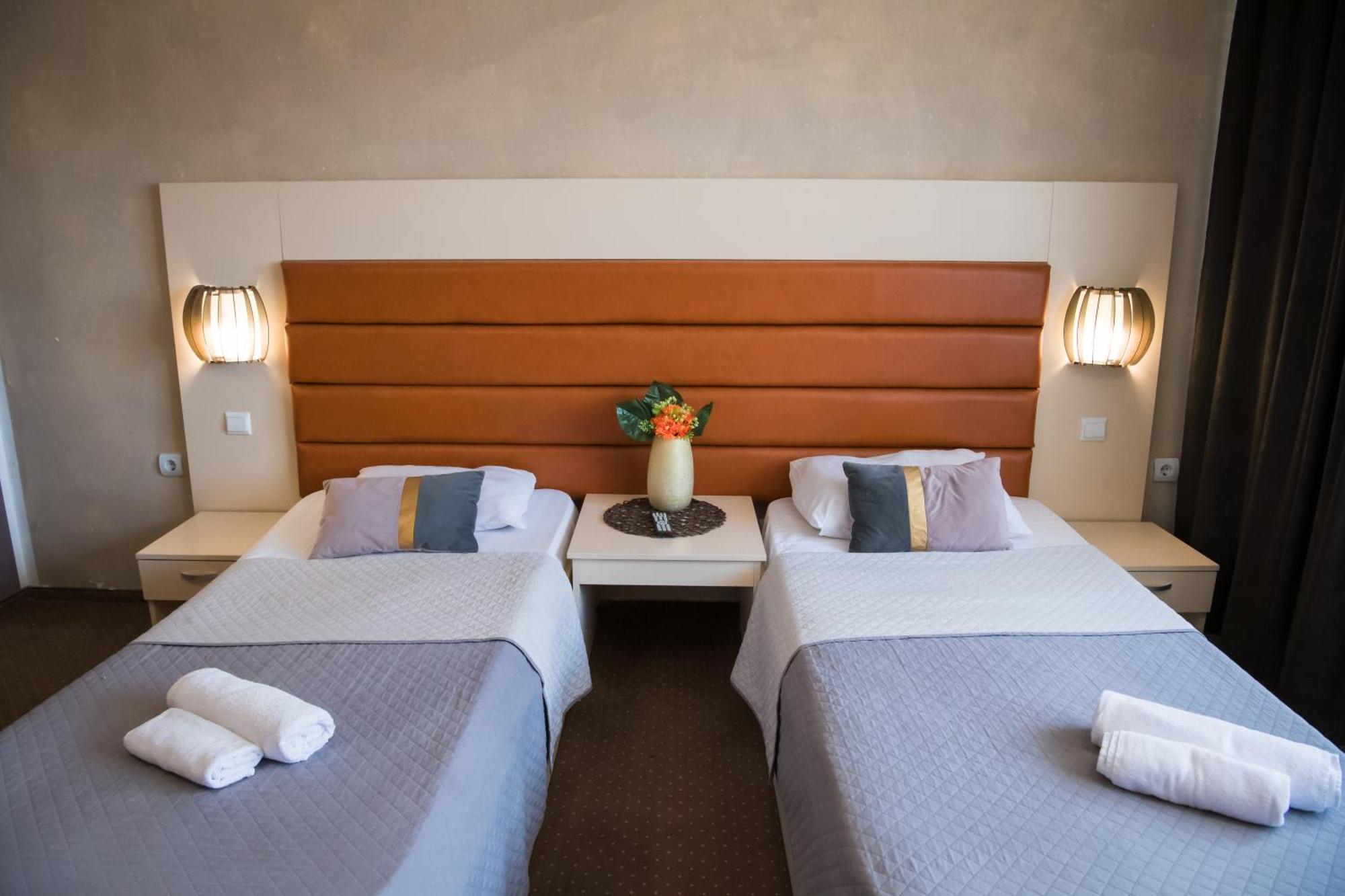 Mbi Travel Inn Κραϊόβα Εξωτερικό φωτογραφία