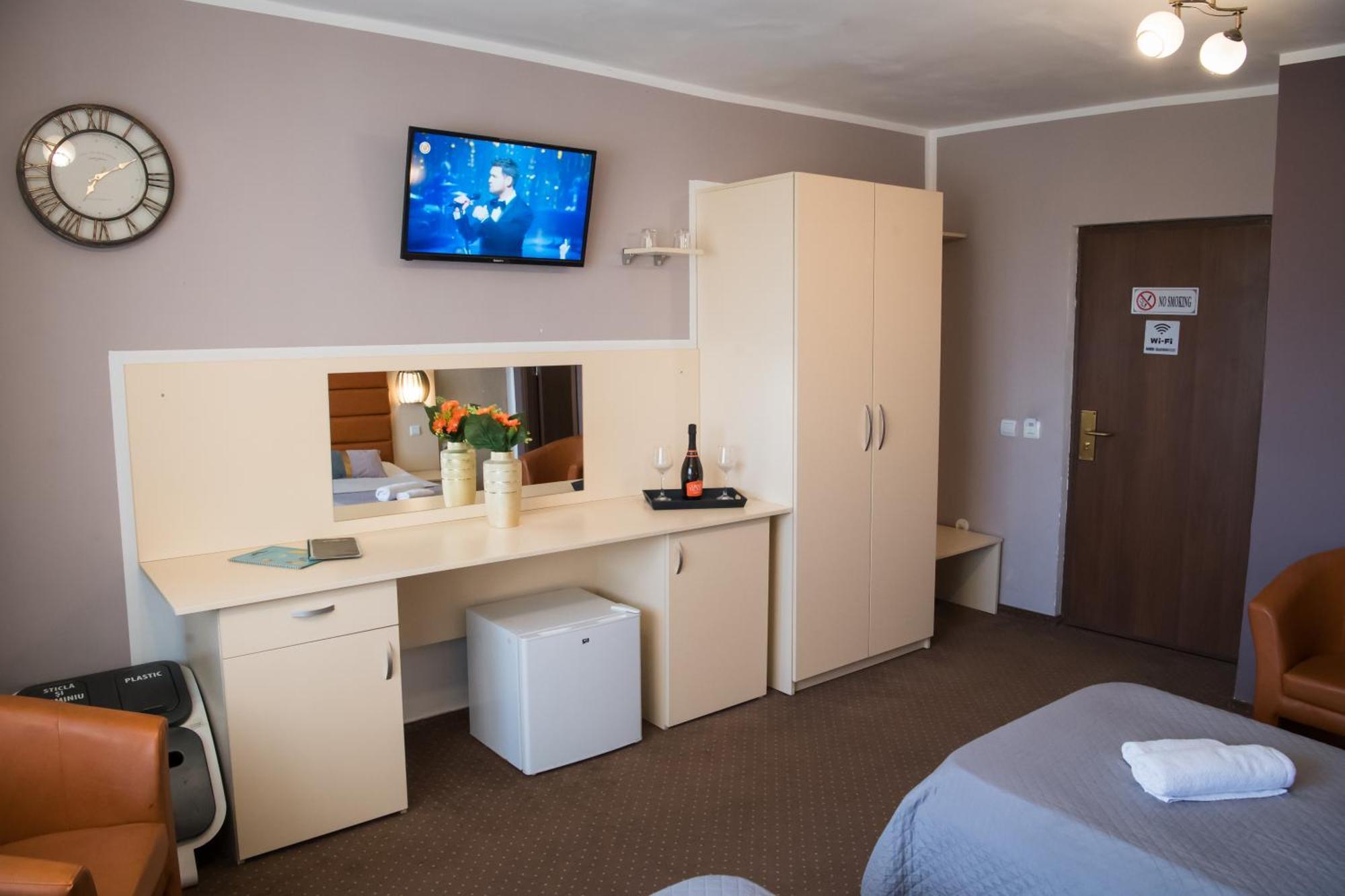 Mbi Travel Inn Κραϊόβα Εξωτερικό φωτογραφία