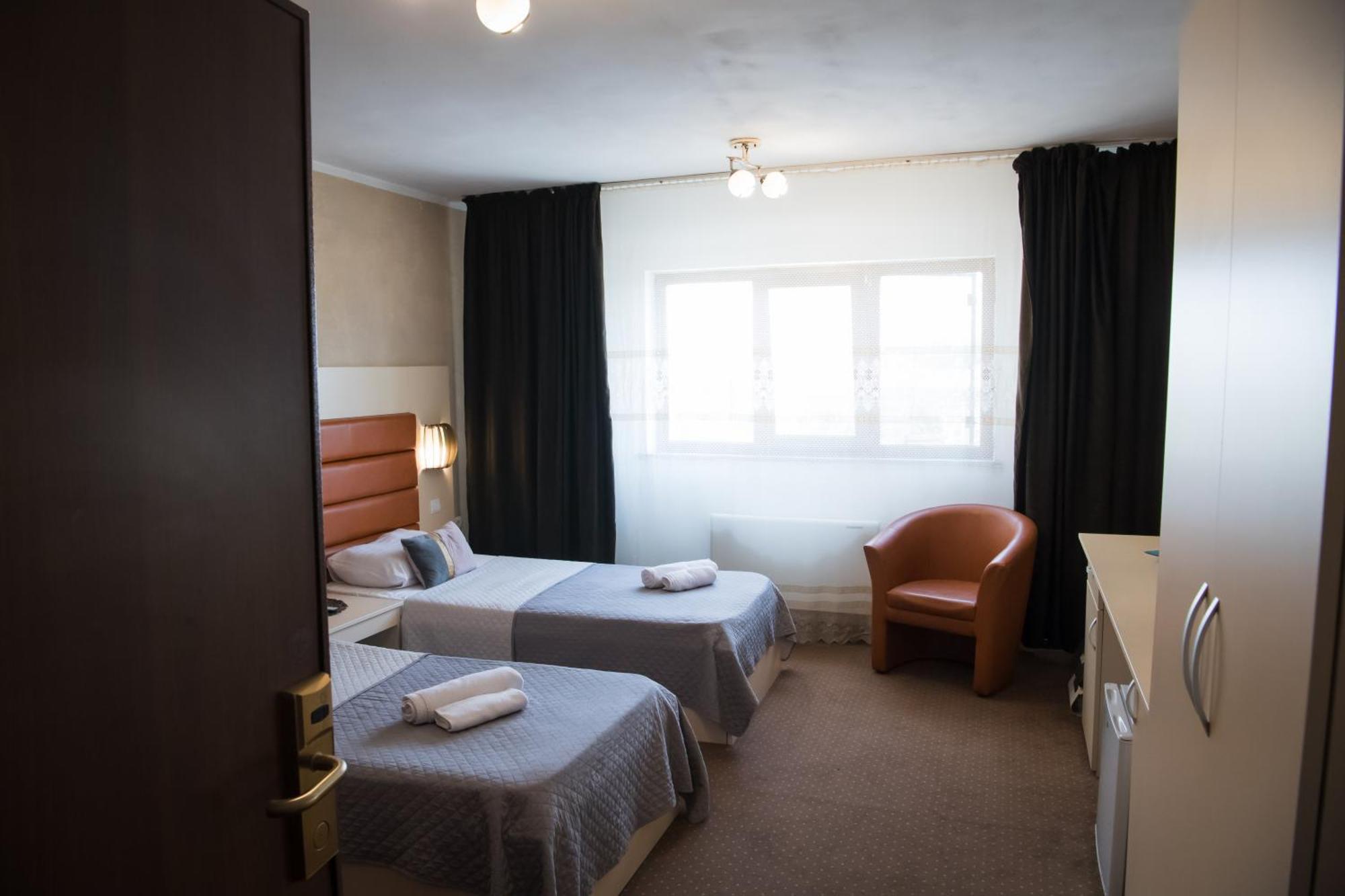 Mbi Travel Inn Κραϊόβα Εξωτερικό φωτογραφία